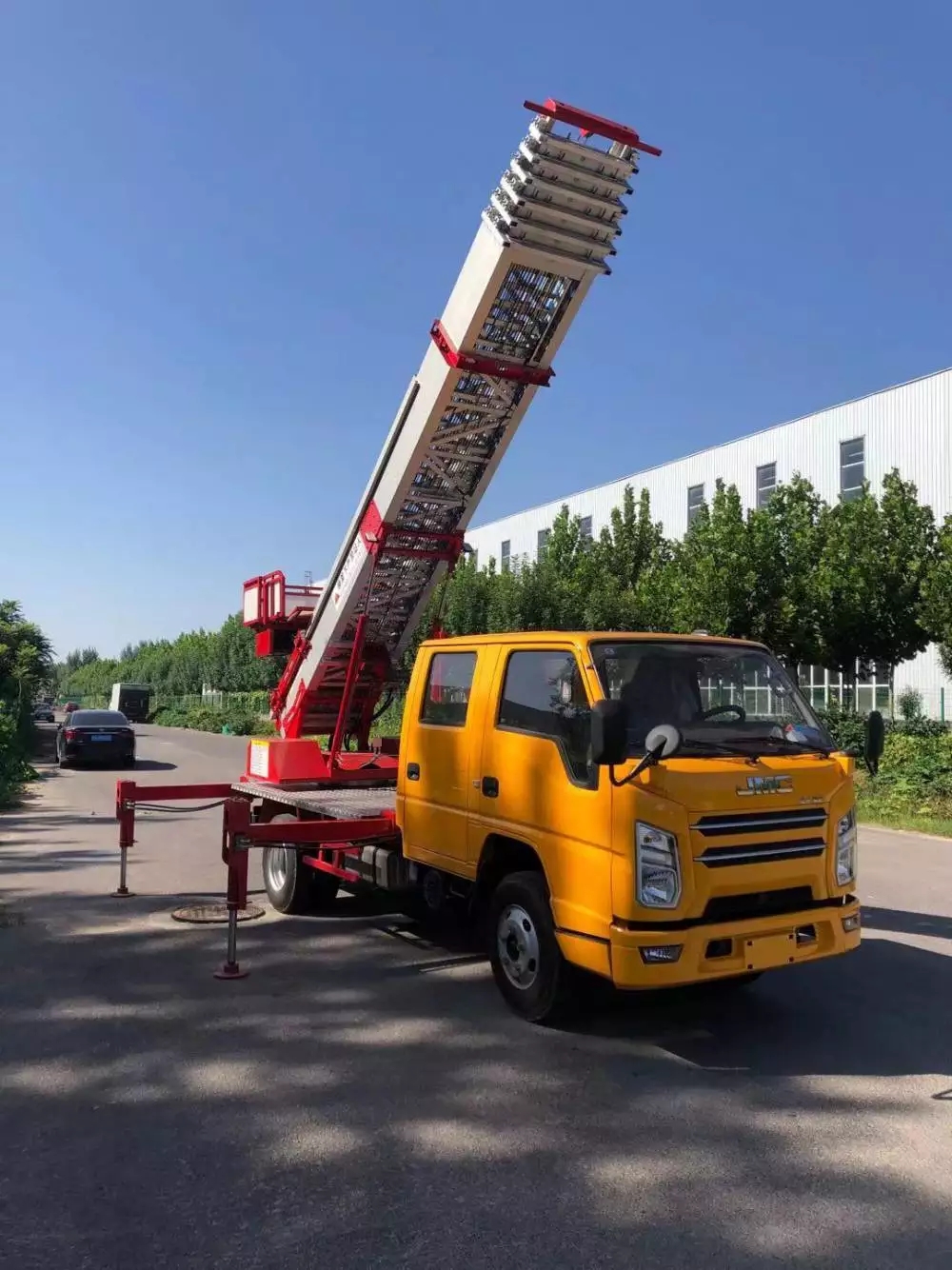 雄县附近的云梯车出租服务：轻松解决高空作业需求