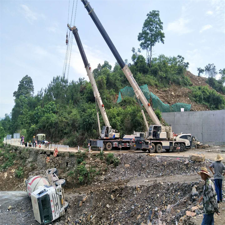雄县汽车掉沟里叫吊车救援要多少钱